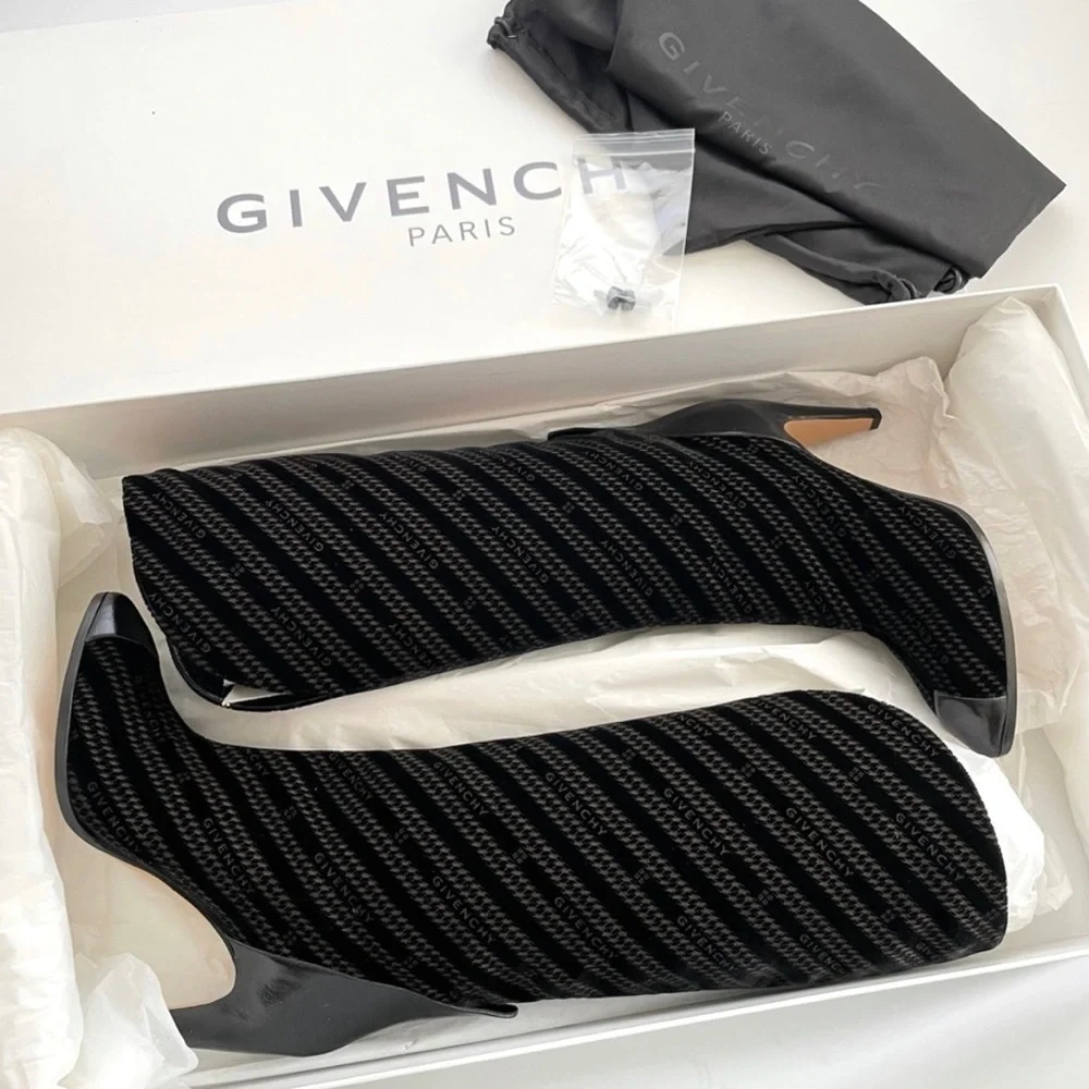 Givenchy Velvet Chain Logo GV3 Boot 95MM SZ 38.5 8.5 black leather pointed toe - Picture 1 of 13